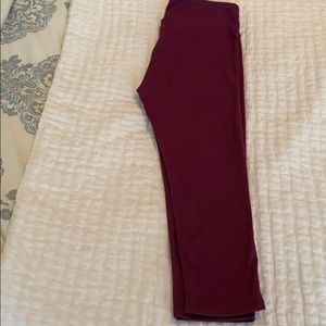 Maroon fabletics cropped legging